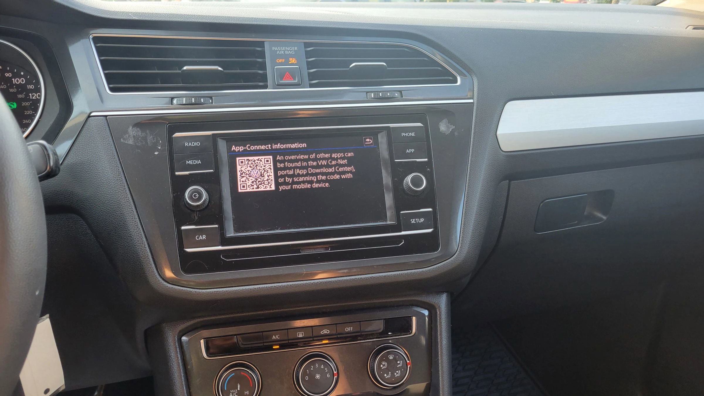 Used 2018 Volkswagen Tiguan S image 22