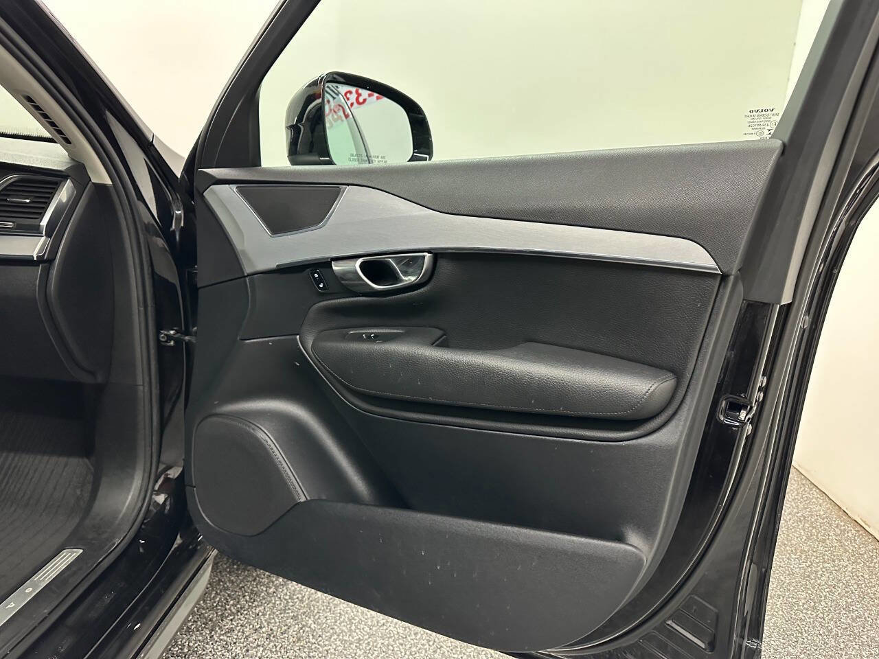 Used 2016 Volvo XC90 T5 Momentum image 22