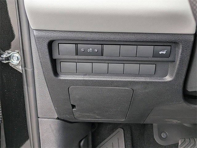 New 2025 Mitsubishi Outlander SE image 16