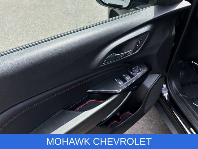 Used 2025 Chevrolet Trax RS w/ Sunroof Package FWD image 23