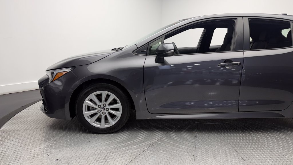 Certified 2025 Toyota Corolla SE FWD image 5