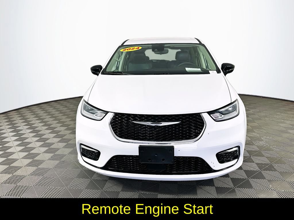 Used 2024 Chrysler Pacifica Touring-L FWD image 4