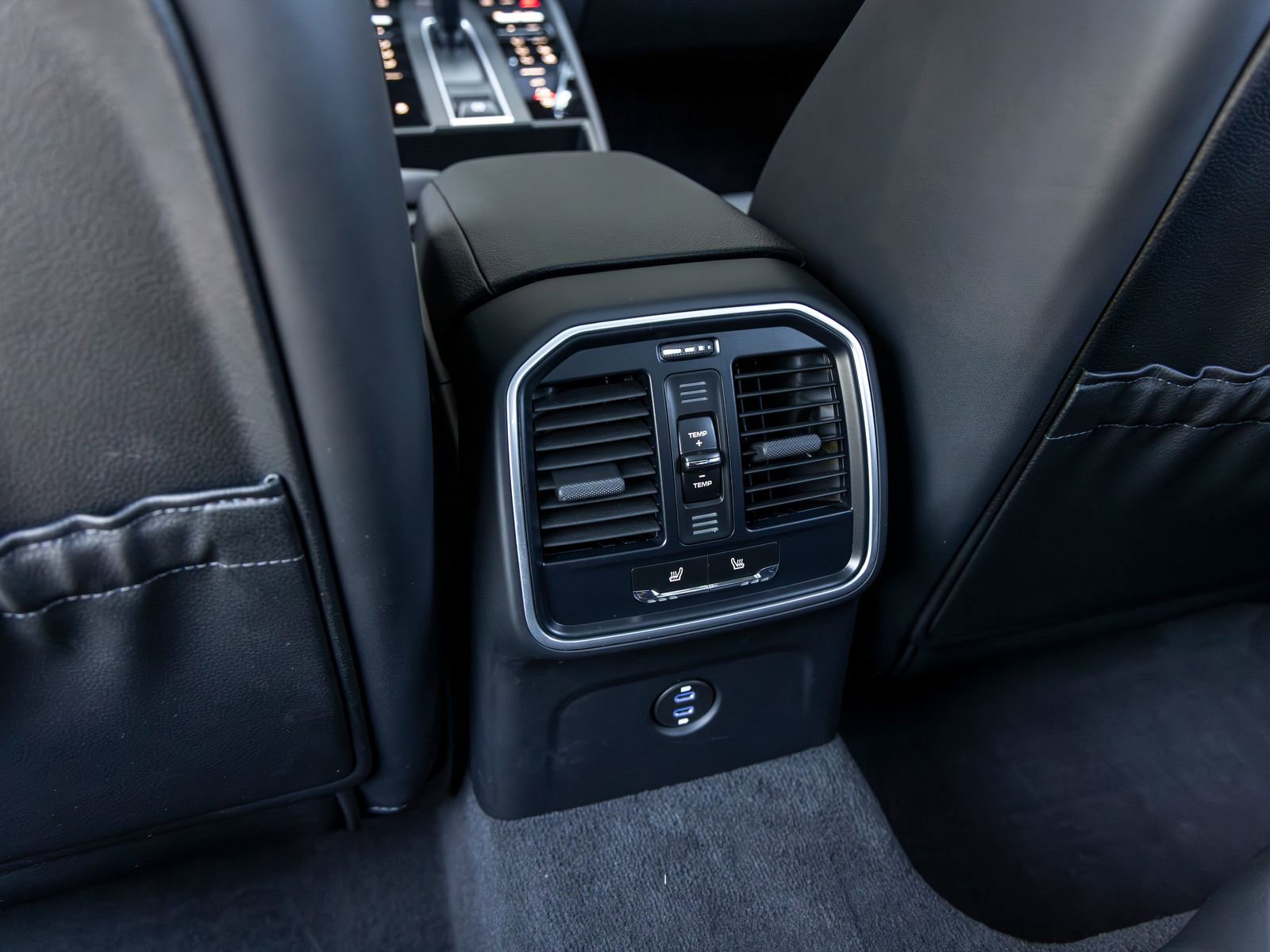 Certified 2025 Porsche Macan AWD/4WD image 43