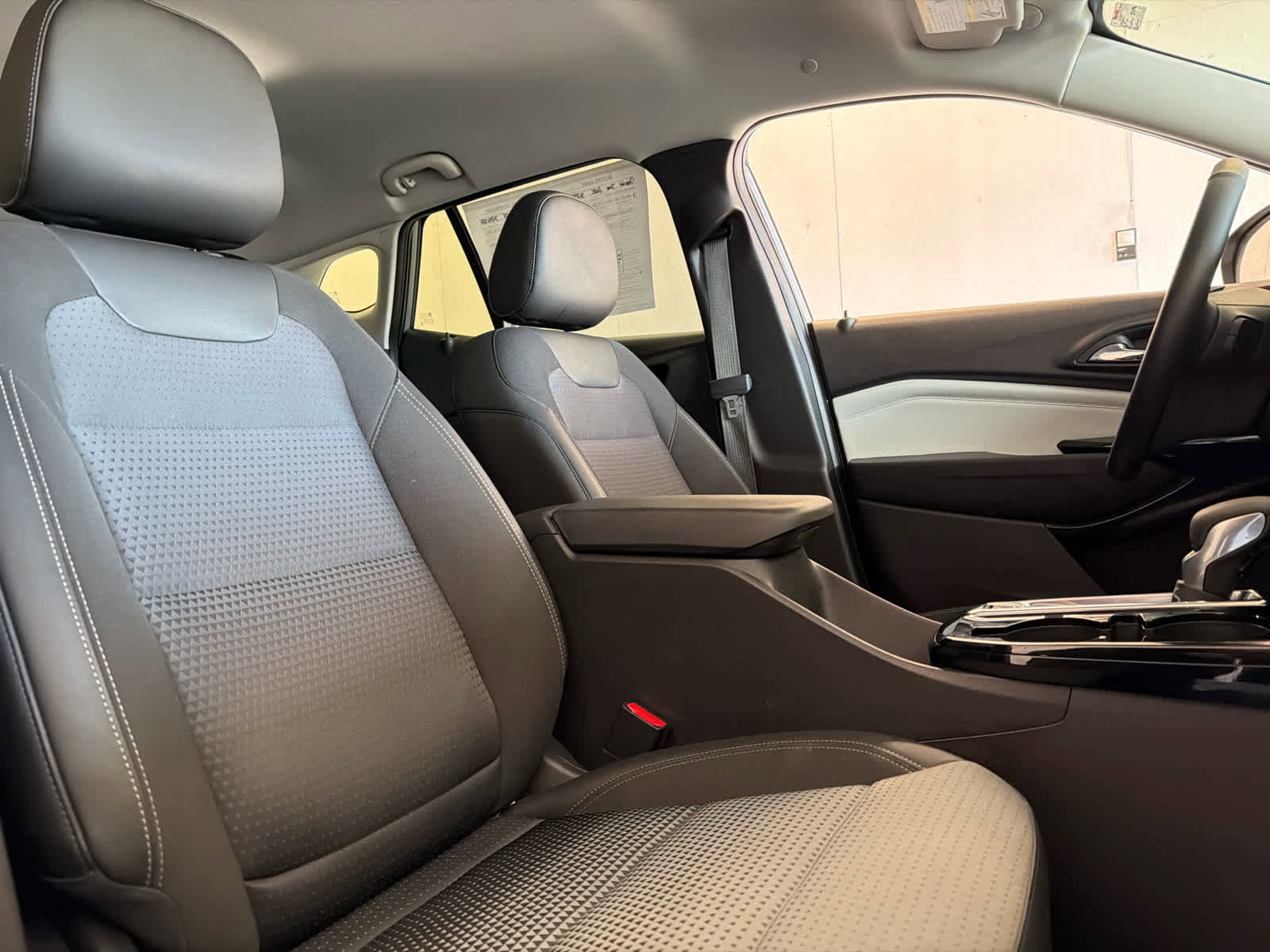 Used 2025 Chevrolet Trax LT w/ LT Convenience Package image 26