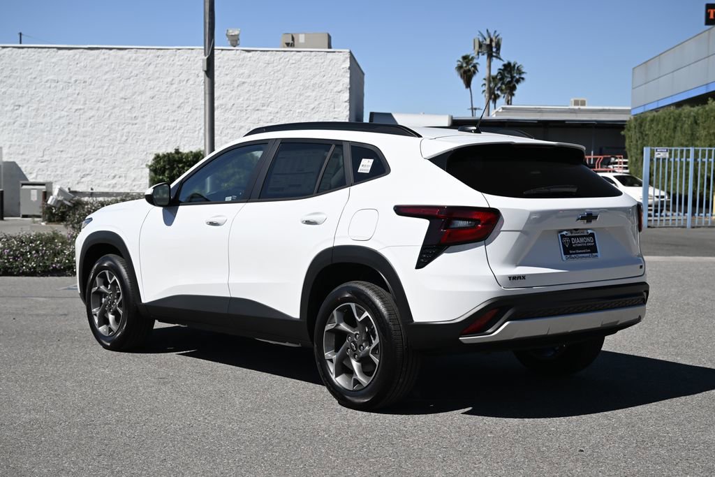 New 2026 Chevrolet Trax LT w/ LPO, Blackout Package FWD image 7