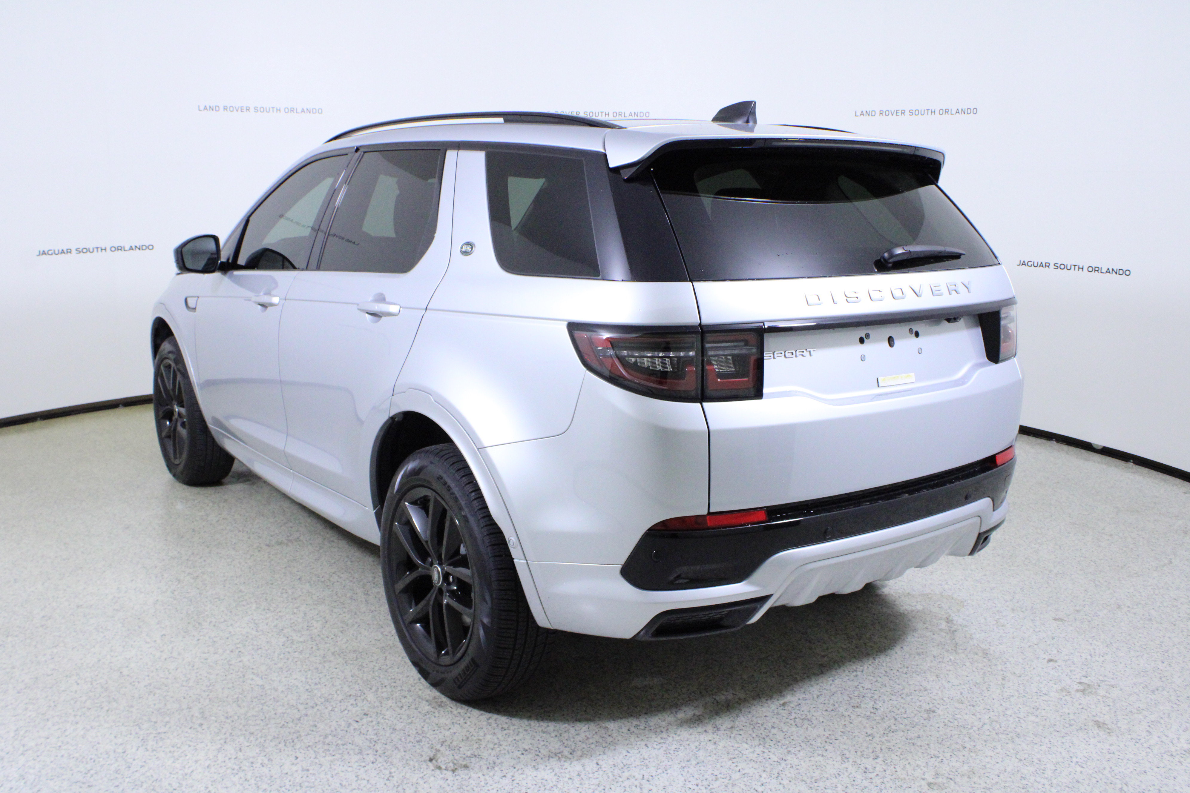 Used 2025 Land Rover Discovery Sport S image 5