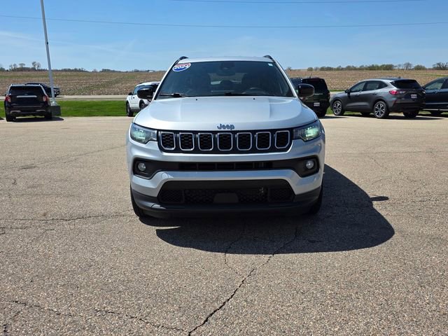 Used 2024 Jeep Compass Latitude AWD/4WD image 29