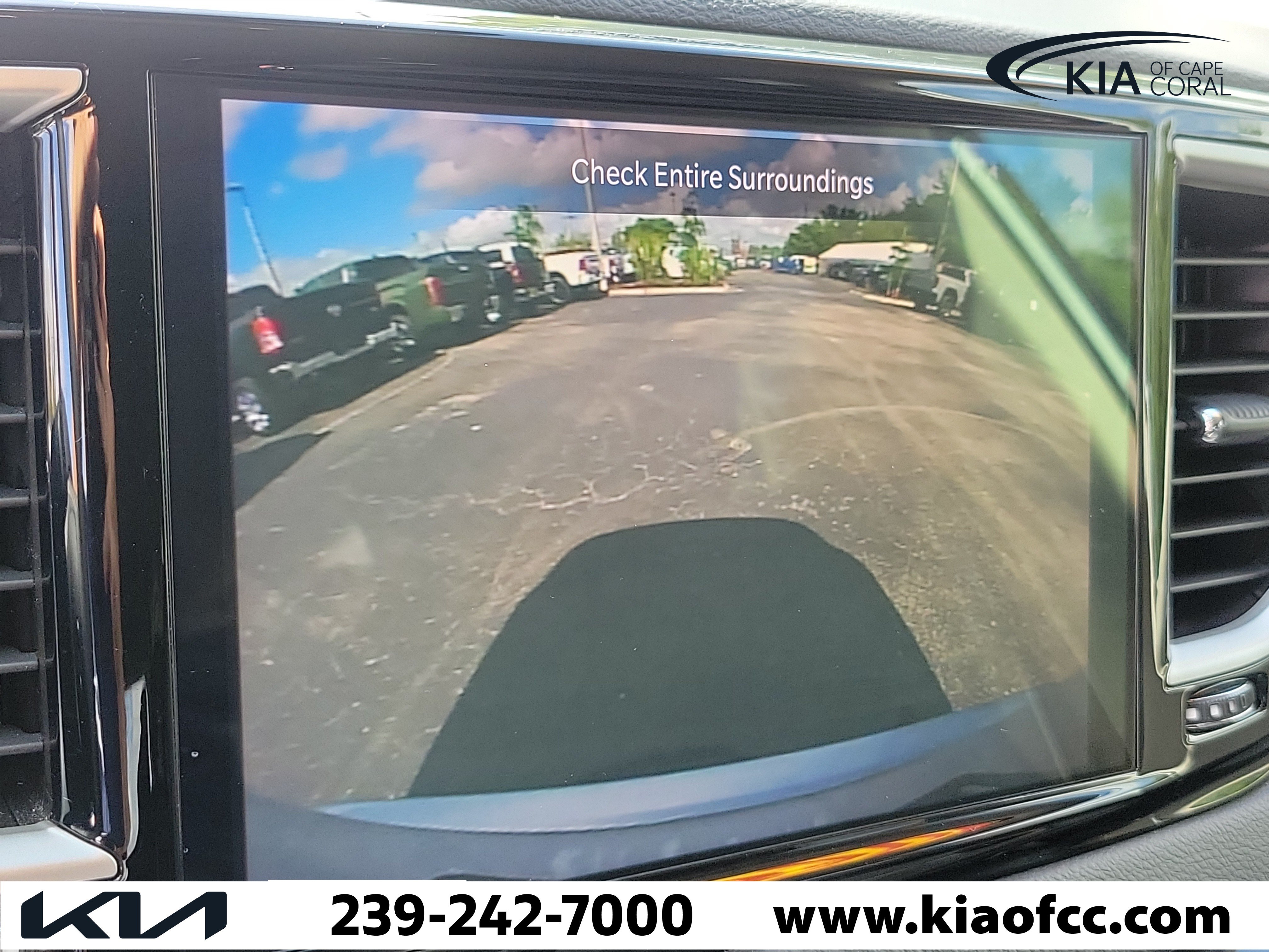 Used 2024 Chrysler Pacifica Touring-L FWD image 29