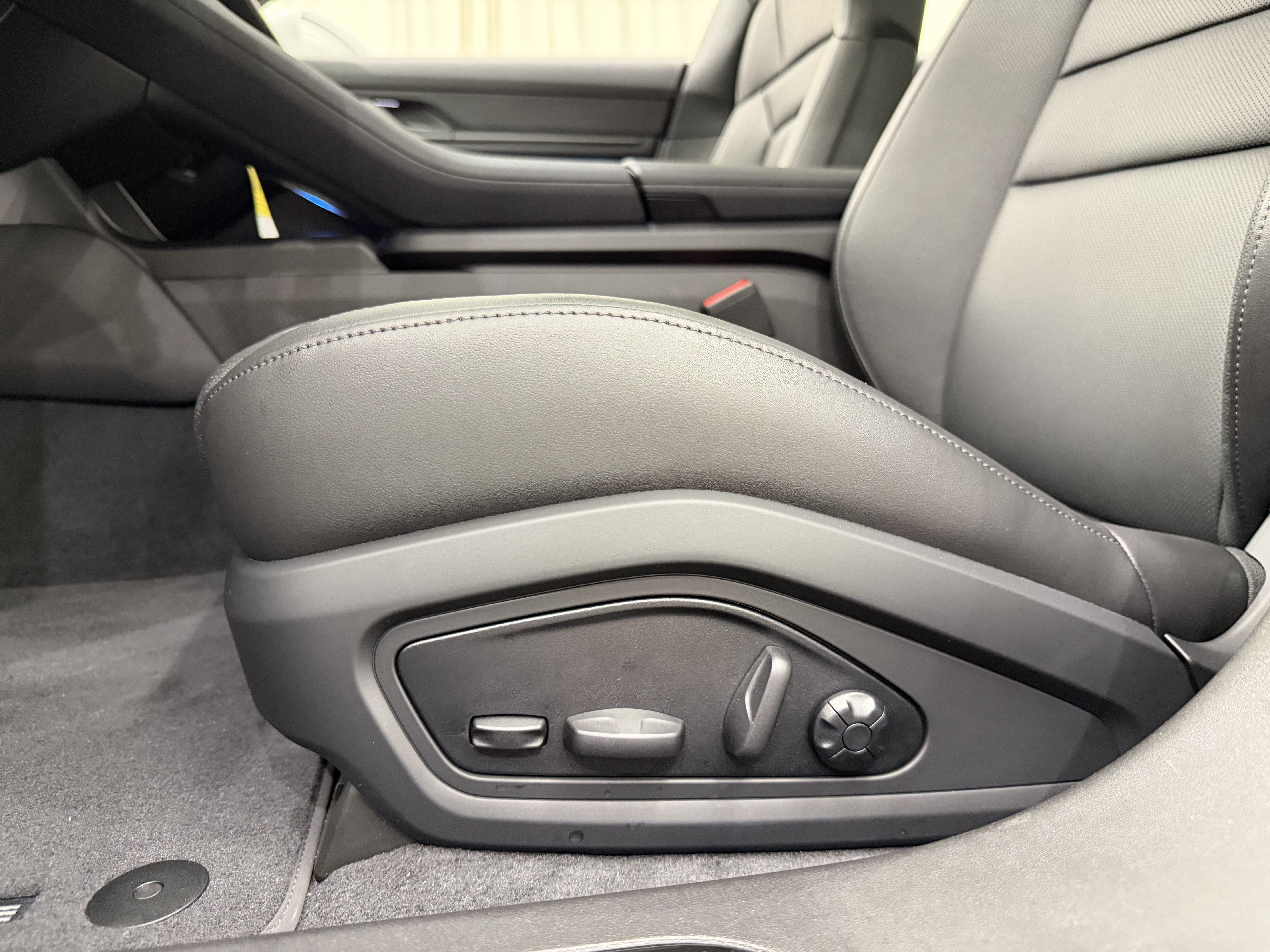 New 2026 Porsche Taycan 4S AWD/4WD image 33