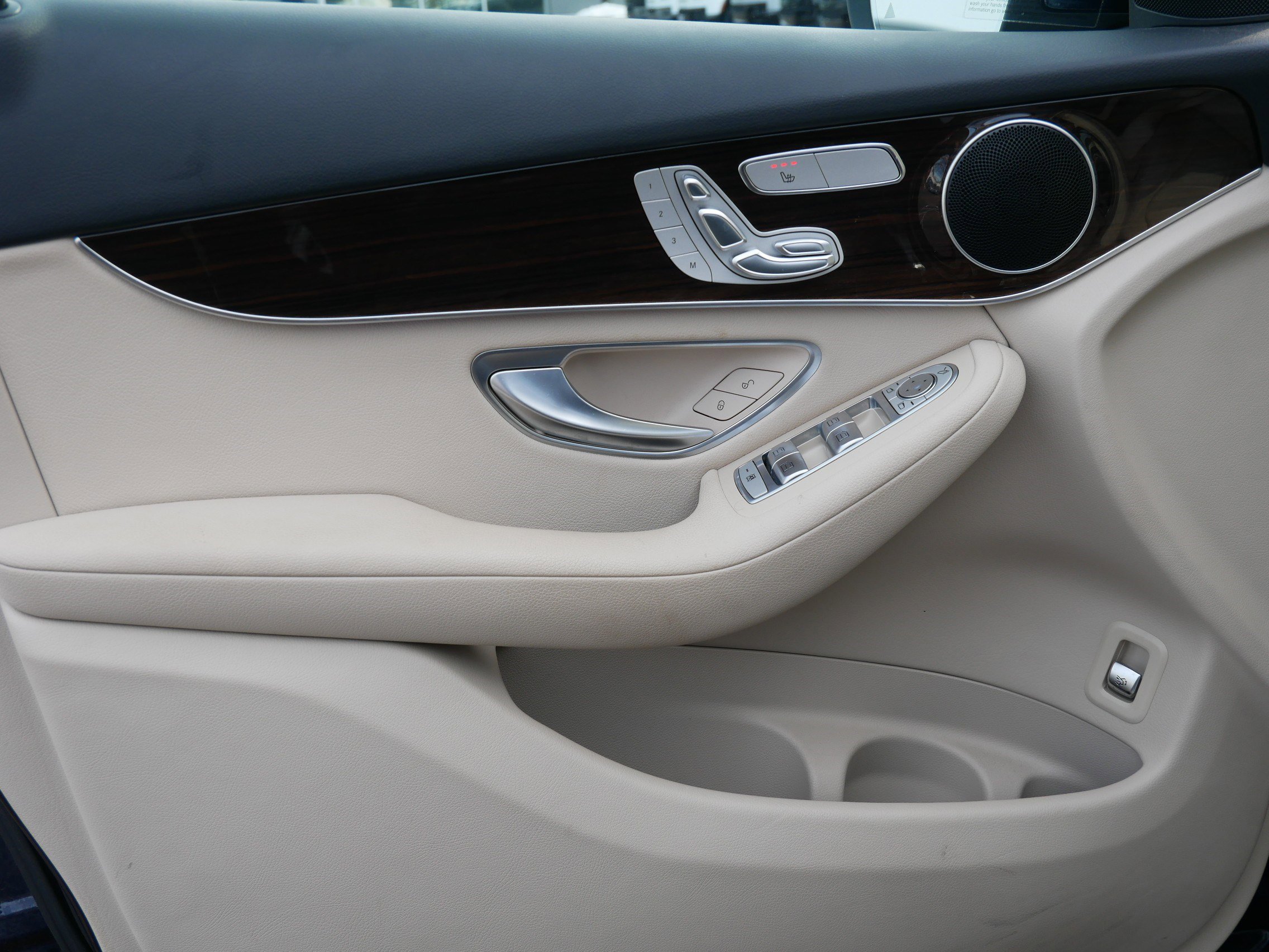 Used 2020 Mercedes-Benz GLC 300 4MATIC image 15