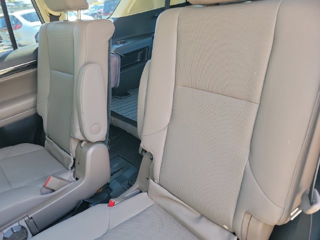 Used 2023 Lexus GX 460 Premium w/ Accessory Package AWD/4WD image 18