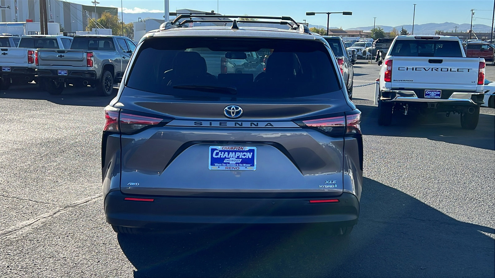 Used 2021 Toyota Sienna XLE image 6