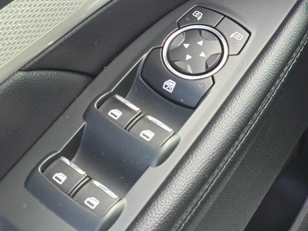 Used 2017 Ford Explorer XLT w/ Equipment Group 202A AWD/4WD image 24