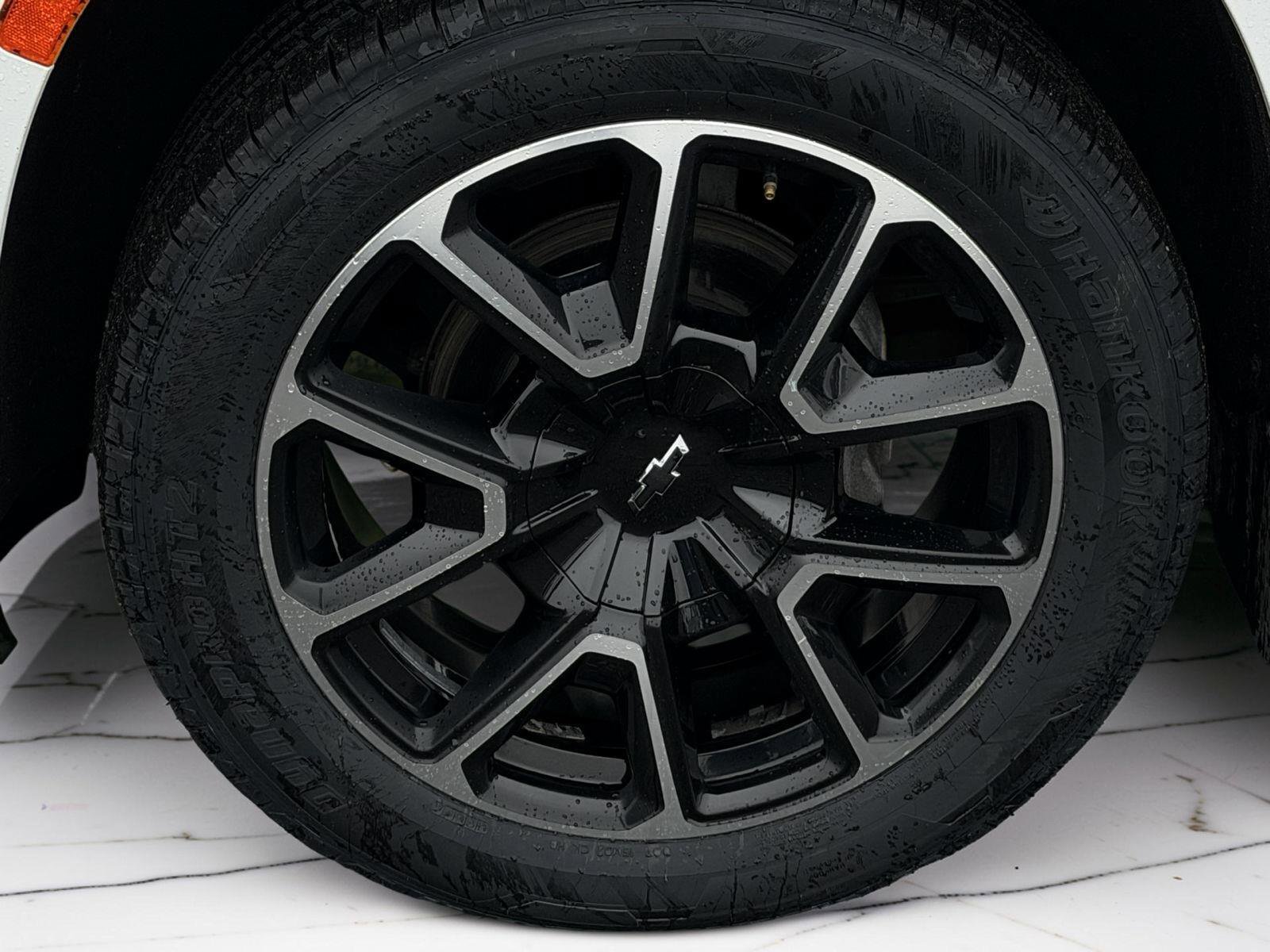 Used 2021 Chevrolet Suburban RST w/ Rear Media and Nav Package image 6