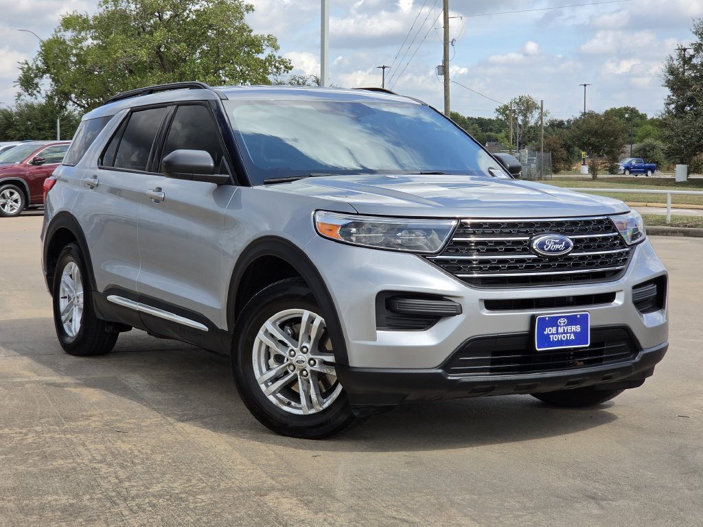 Used 2023 Ford Explorer XLT RWD image 2