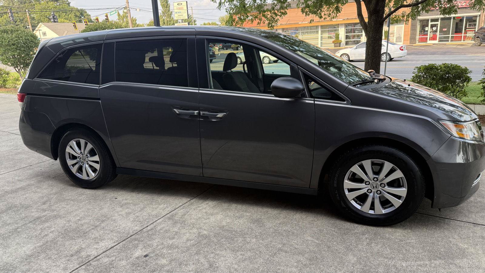 Used 2016 Honda Odyssey SE image 5