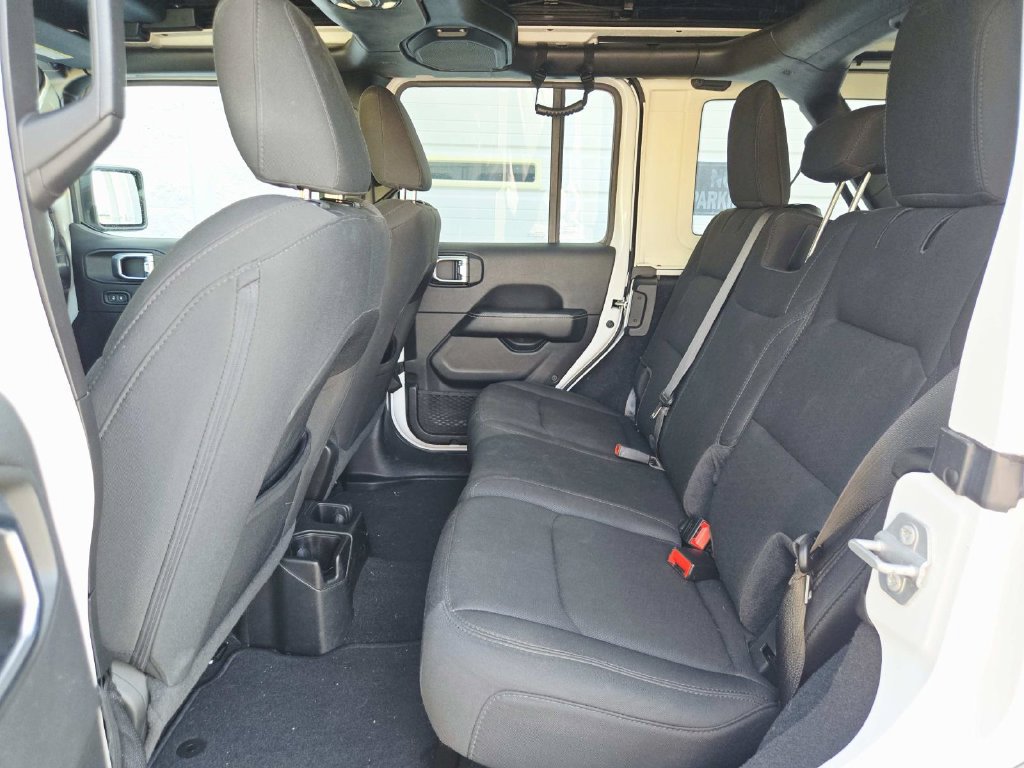 Used 2020 Jeep Wrangler Unlimited Sahara AWD/4WD image 14