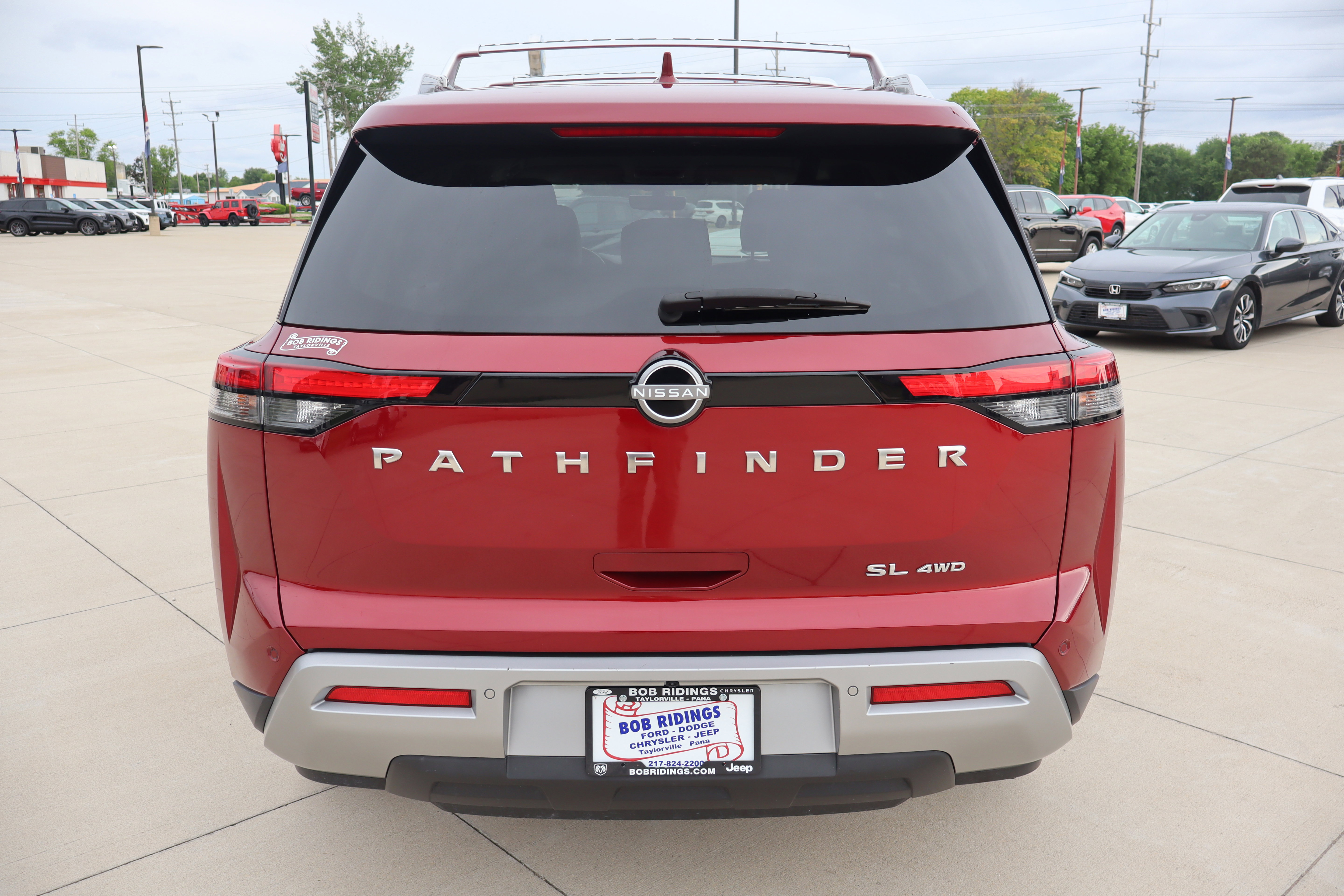 Used 2023 Nissan Pathfinder SL AWD/4WD image 7