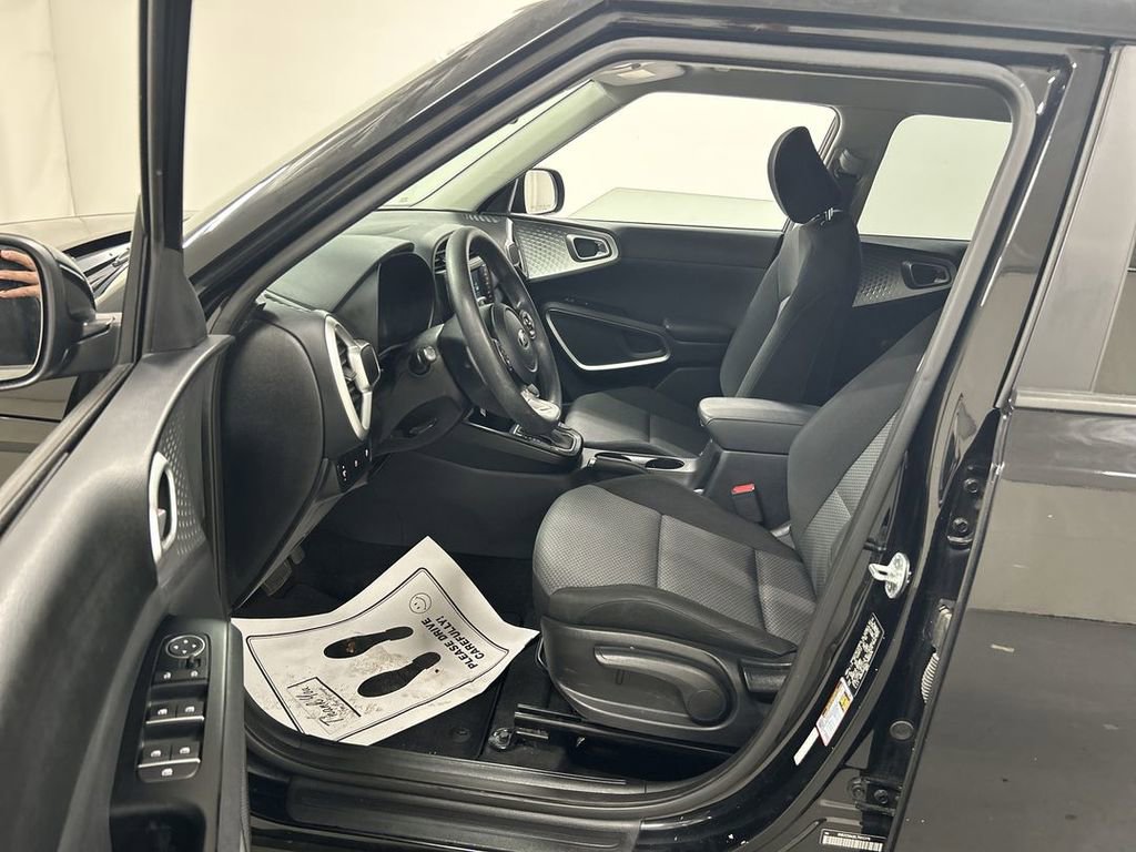 Used 2020 Kia Soul LX image 9