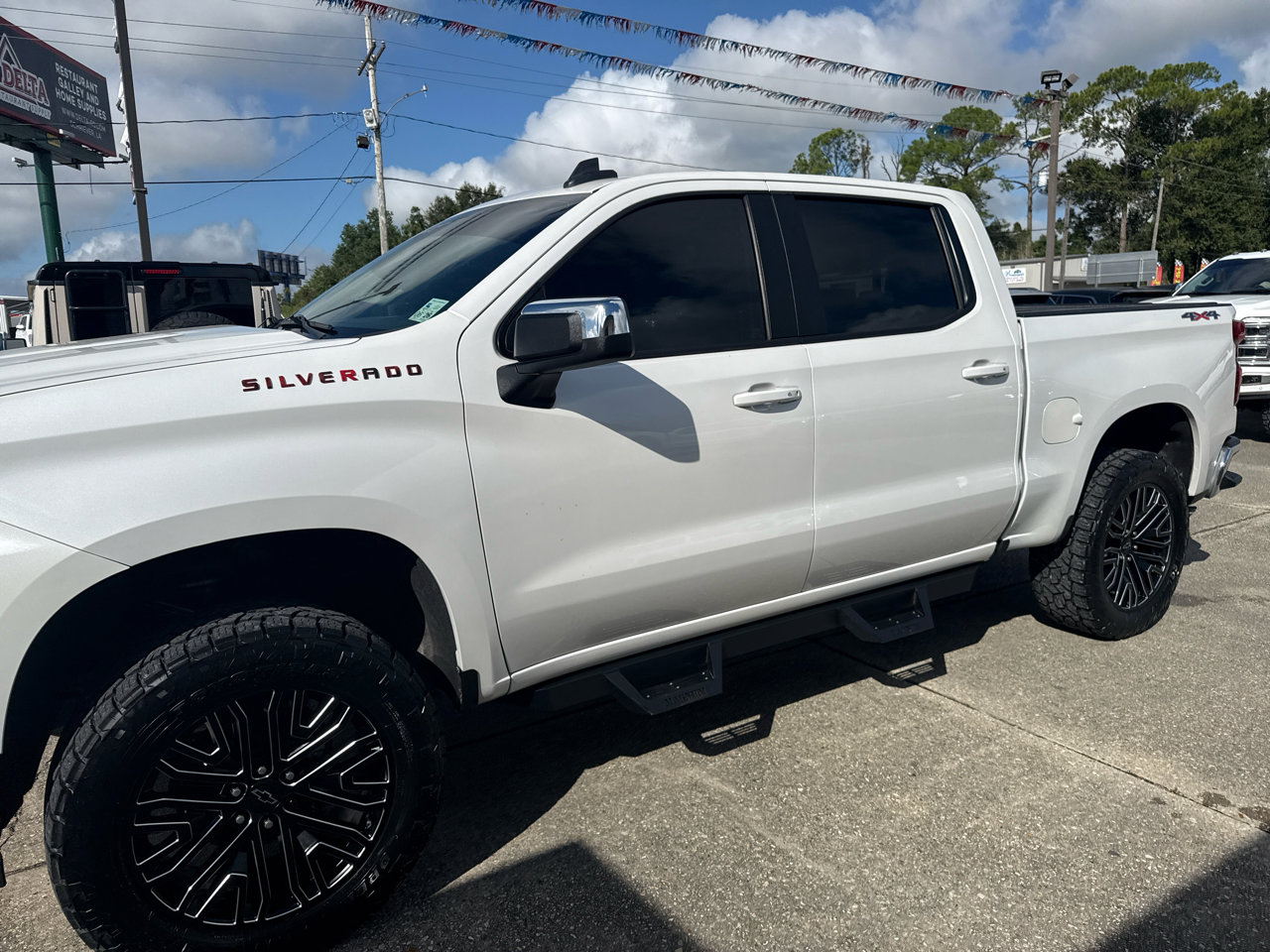 Used 2019 Chevrolet Silverado 1500 LT w/ Texas Edition image 4