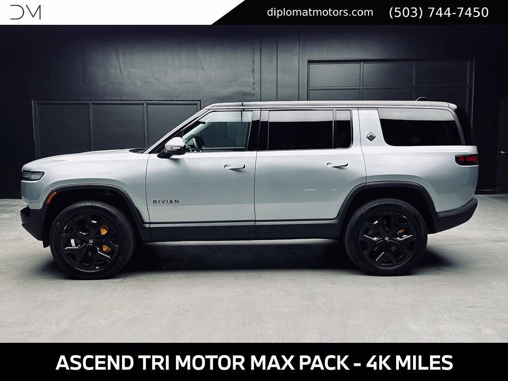 Used 2025 Rivian R1S Premium Dual AWD/4WD image 5
