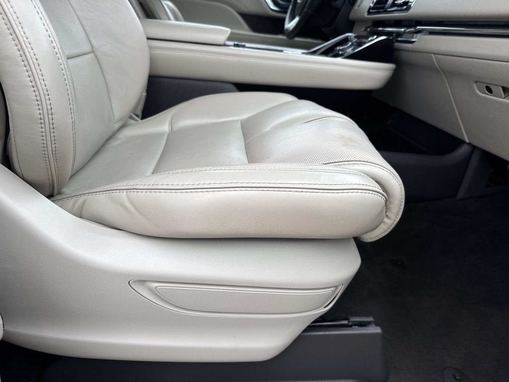 Used 2019 Lincoln Navigator Select RWD image 12