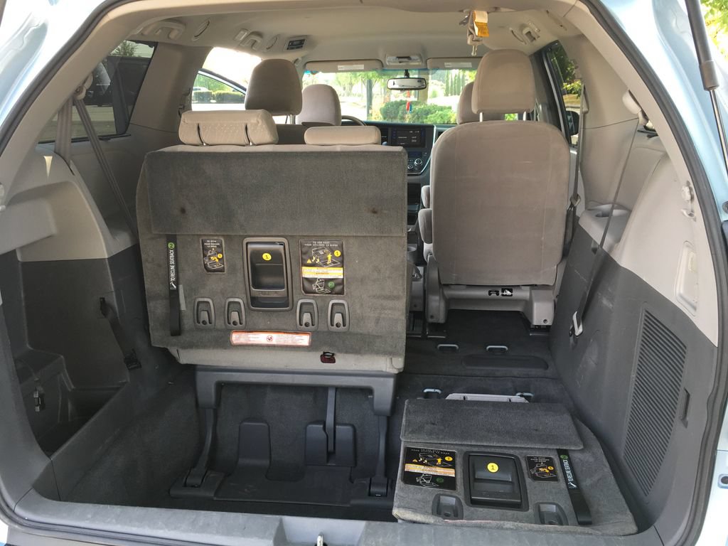 Used 2017 Toyota Sienna LE FWD image 34