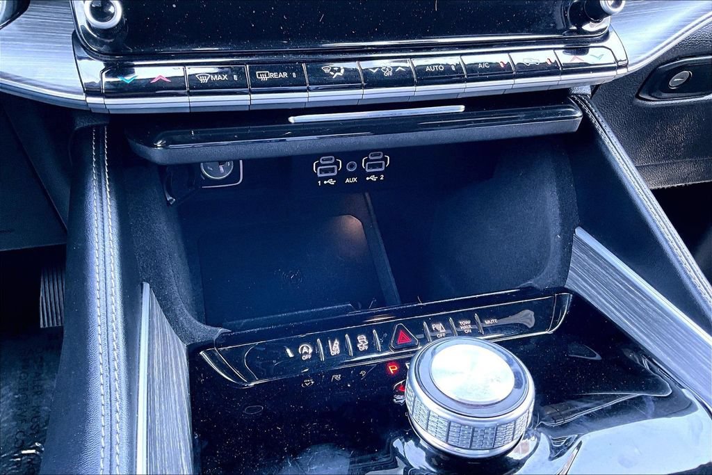 Used 2023 Jeep Wagoneer L Series II RWD image 12