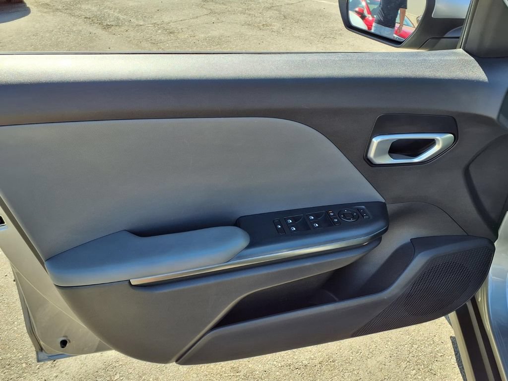 Used 2025 Kia K4 FWD image 12