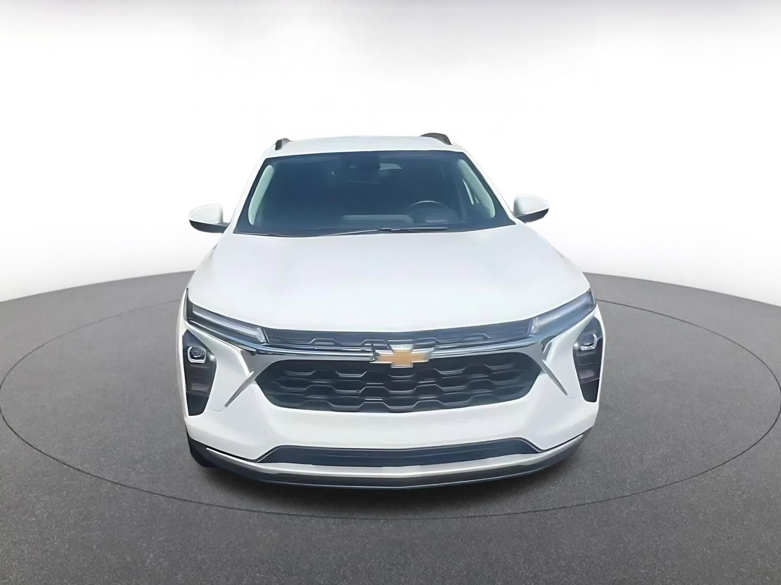 Used 2025 Chevrolet Trax LT w/ LT Convenience Package FWD image 4