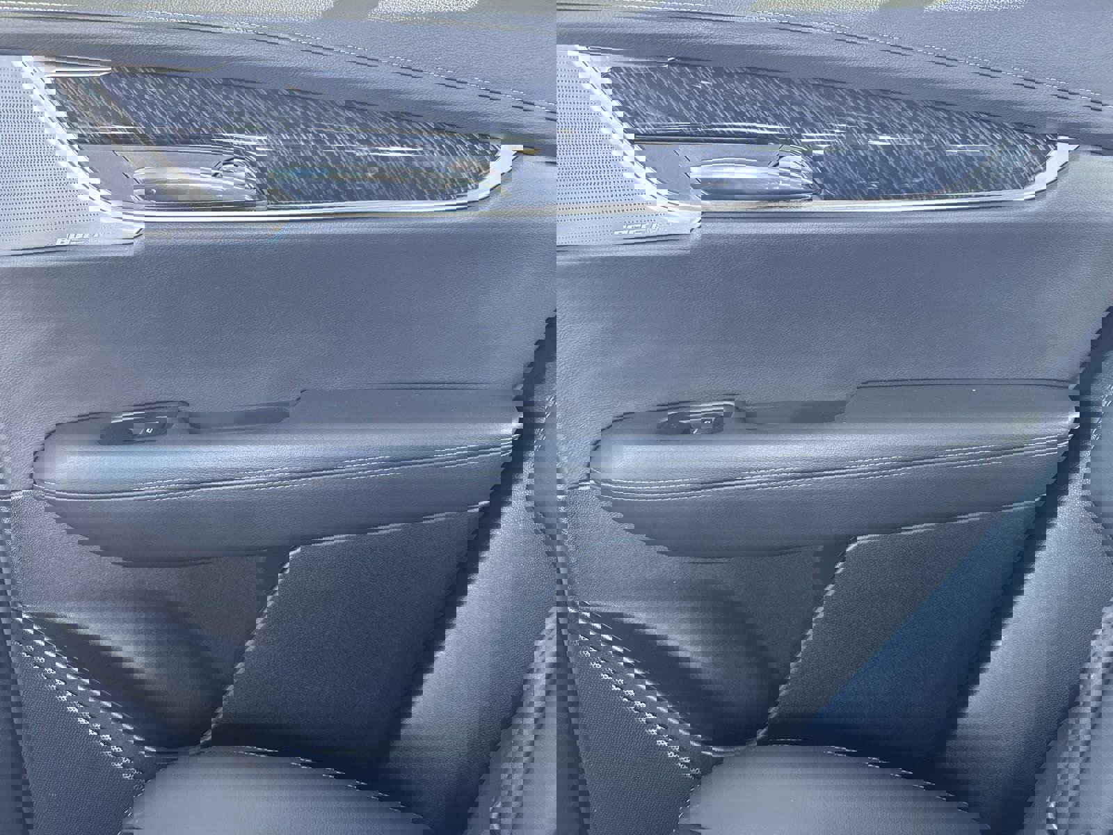 Certified 2025 Cadillac XT6 Premium Luxury image 17