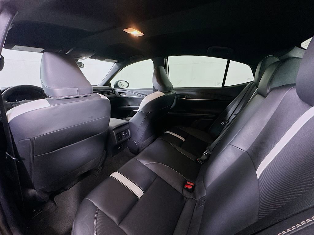 Used 2025 Toyota Camry SE FWD image 13