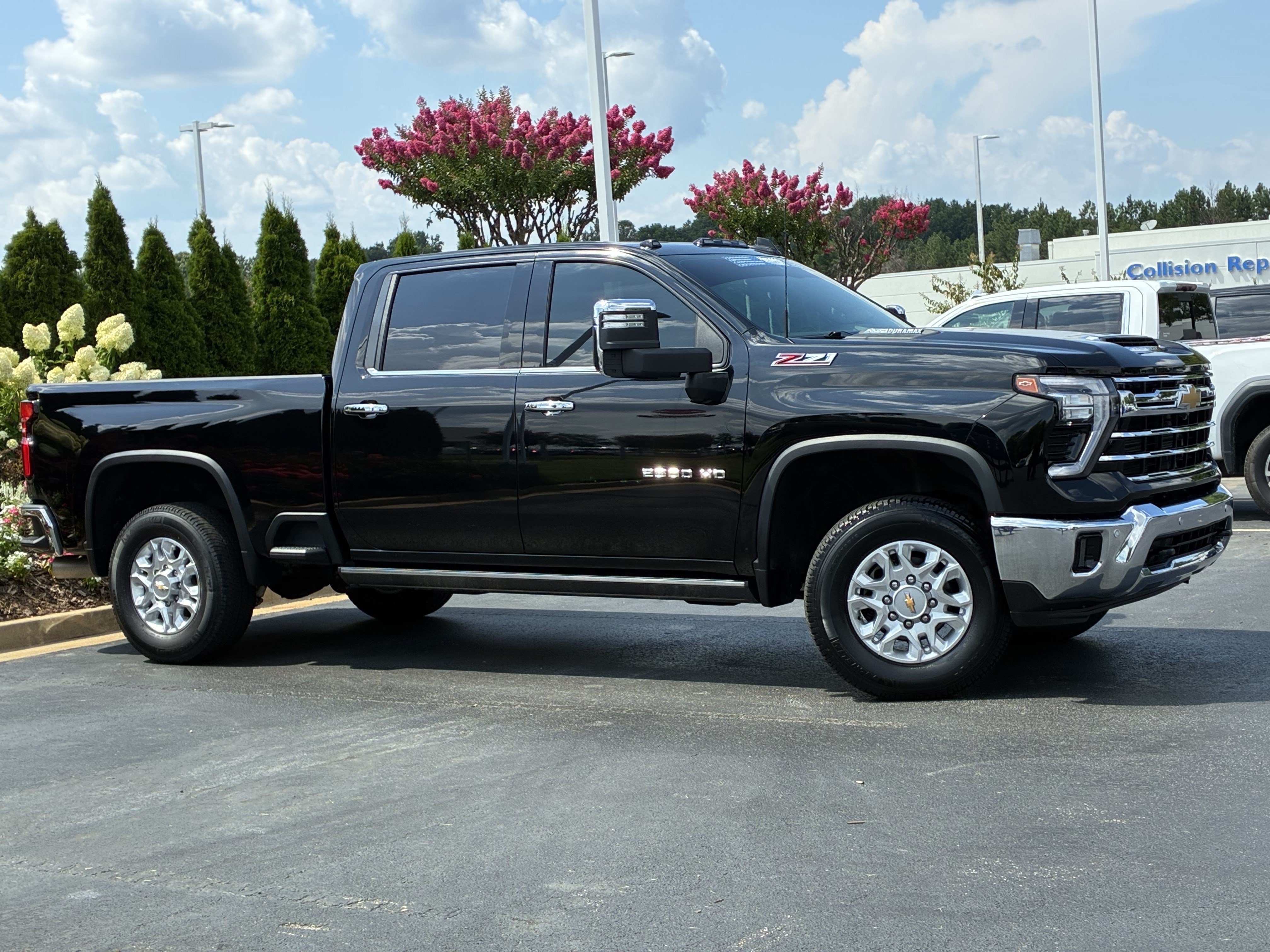 Used 2024 Chevrolet Silverado 2500 LTZ w/ LTZ Convenience Package AWD/4WD image 3