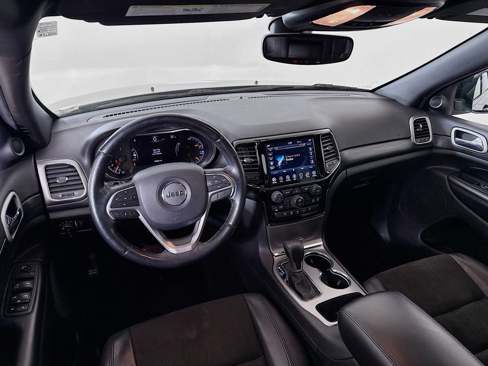 Used 2020 Jeep Grand Cherokee Altitude image 23