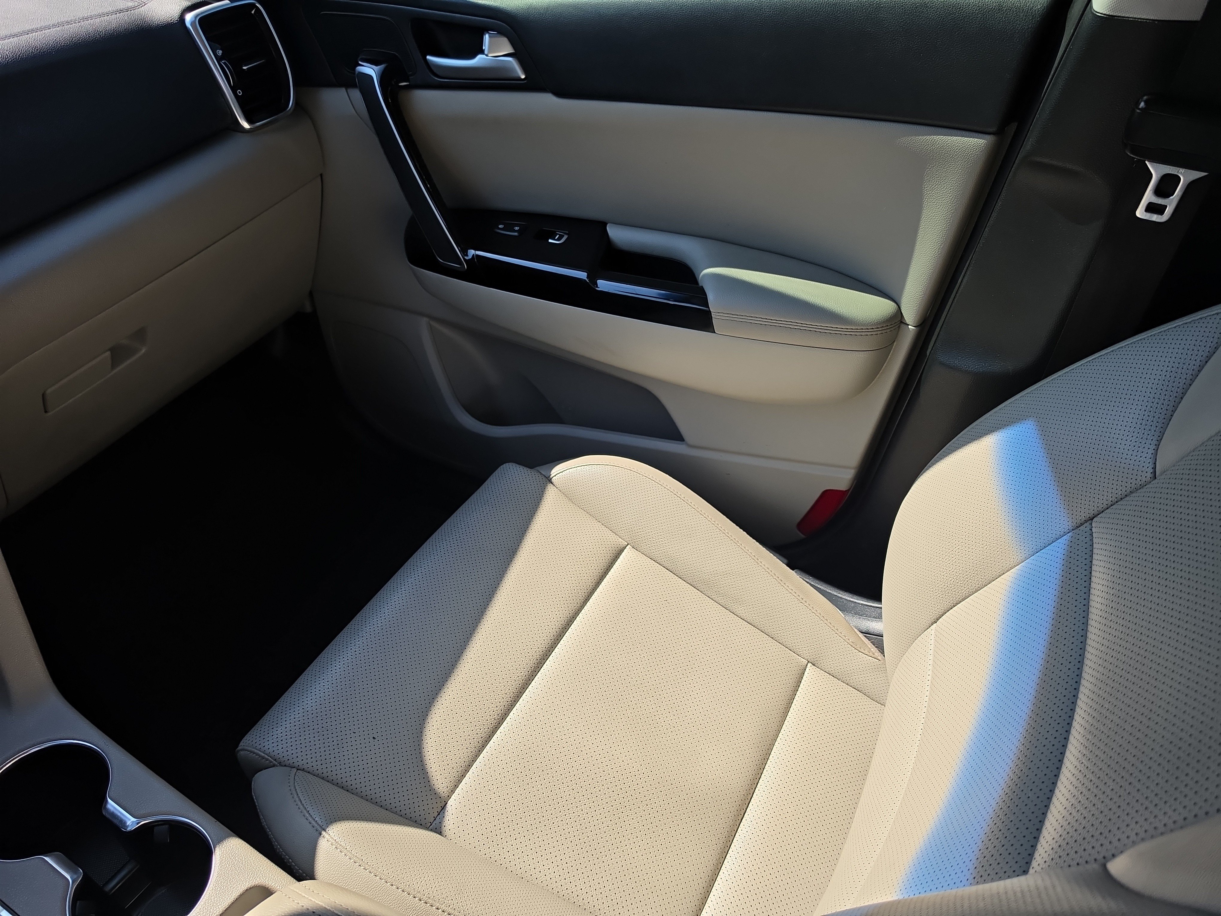 Certified 2022 Kia Sportage EX FWD image 16