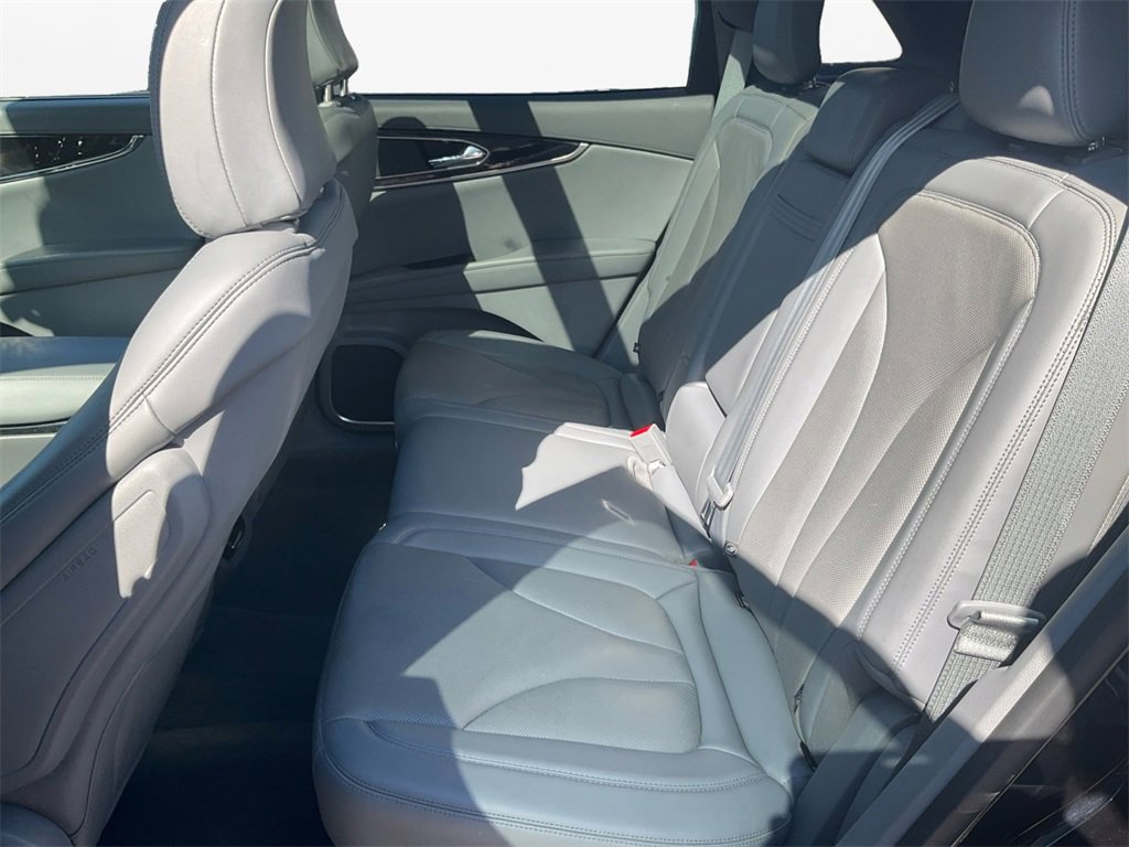 Used 2022 Lincoln Nautilus Reserve w/ Equipment Group 201A image 13