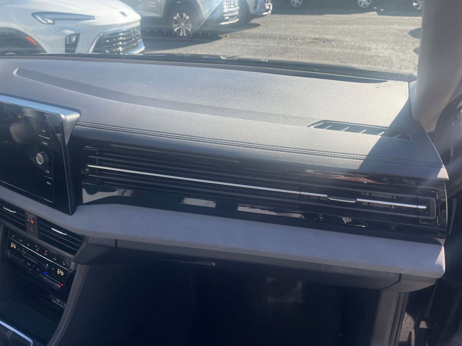 Used 2025 Volkswagen Jetta SE image 35