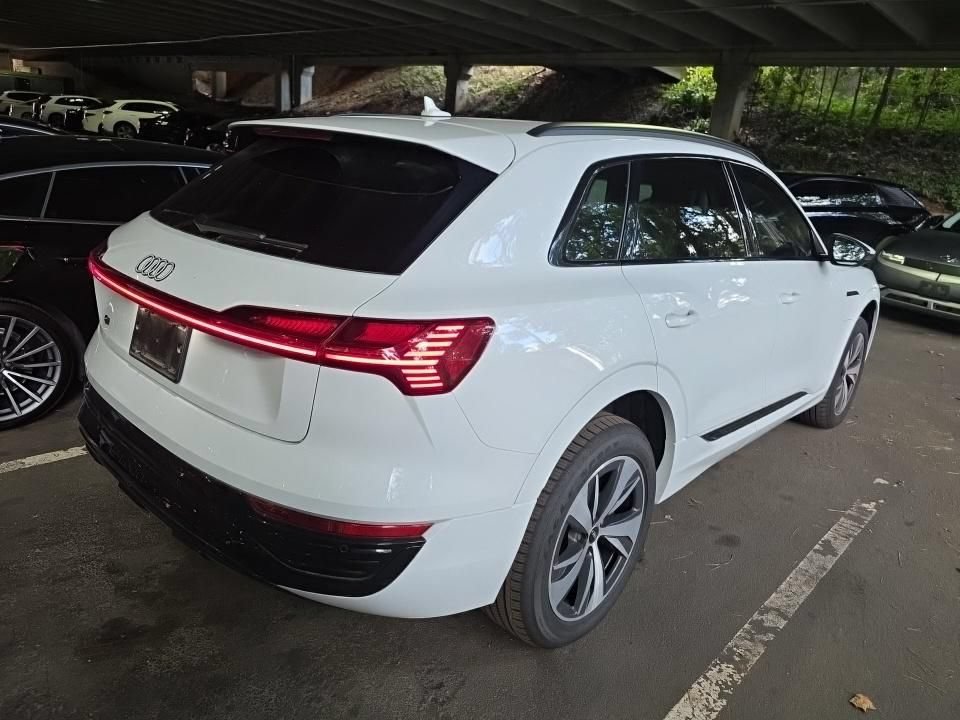 Used 2024 Audi Q8 e-tron Premium AWD/4WD image 3