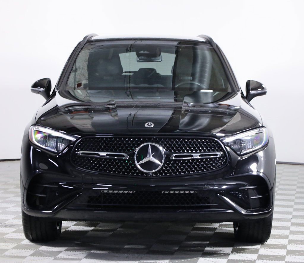 Used 2024 Mercedes-Benz GLC 300 4MATIC image 2