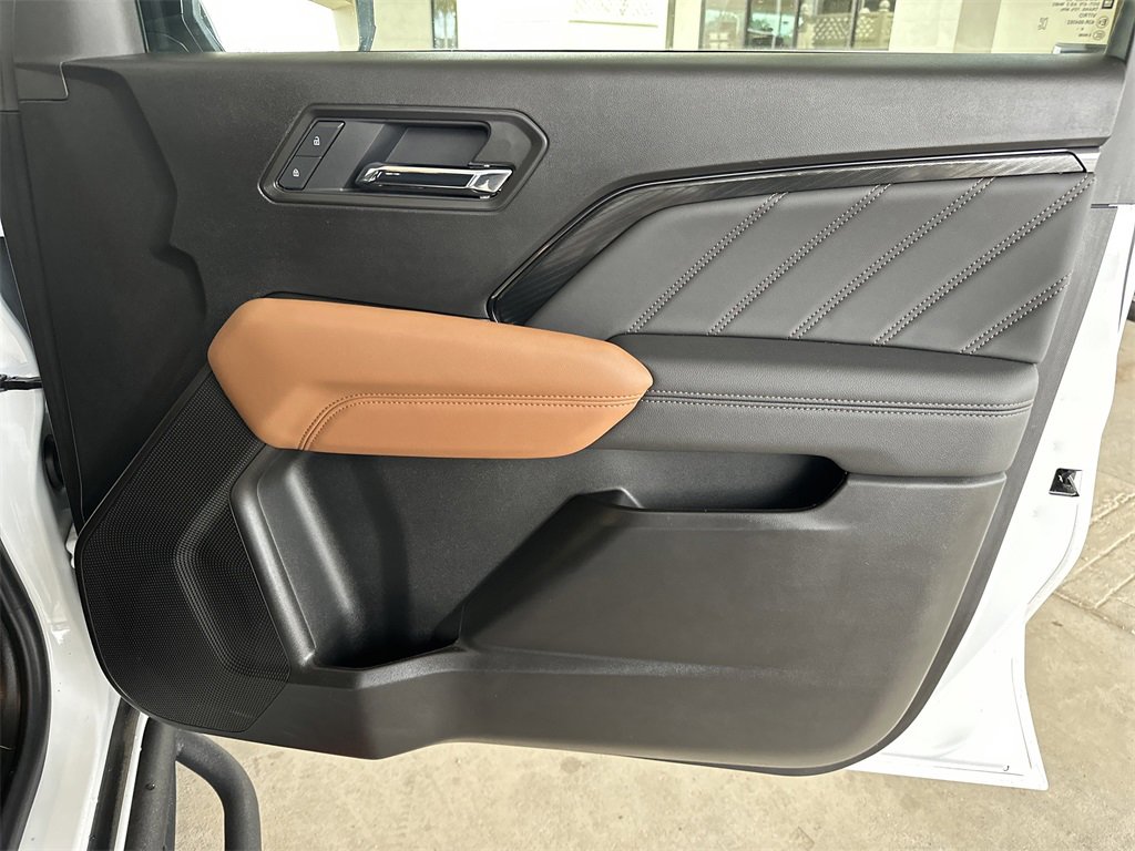 Used 2025 GMC Canyon AT4 image 34