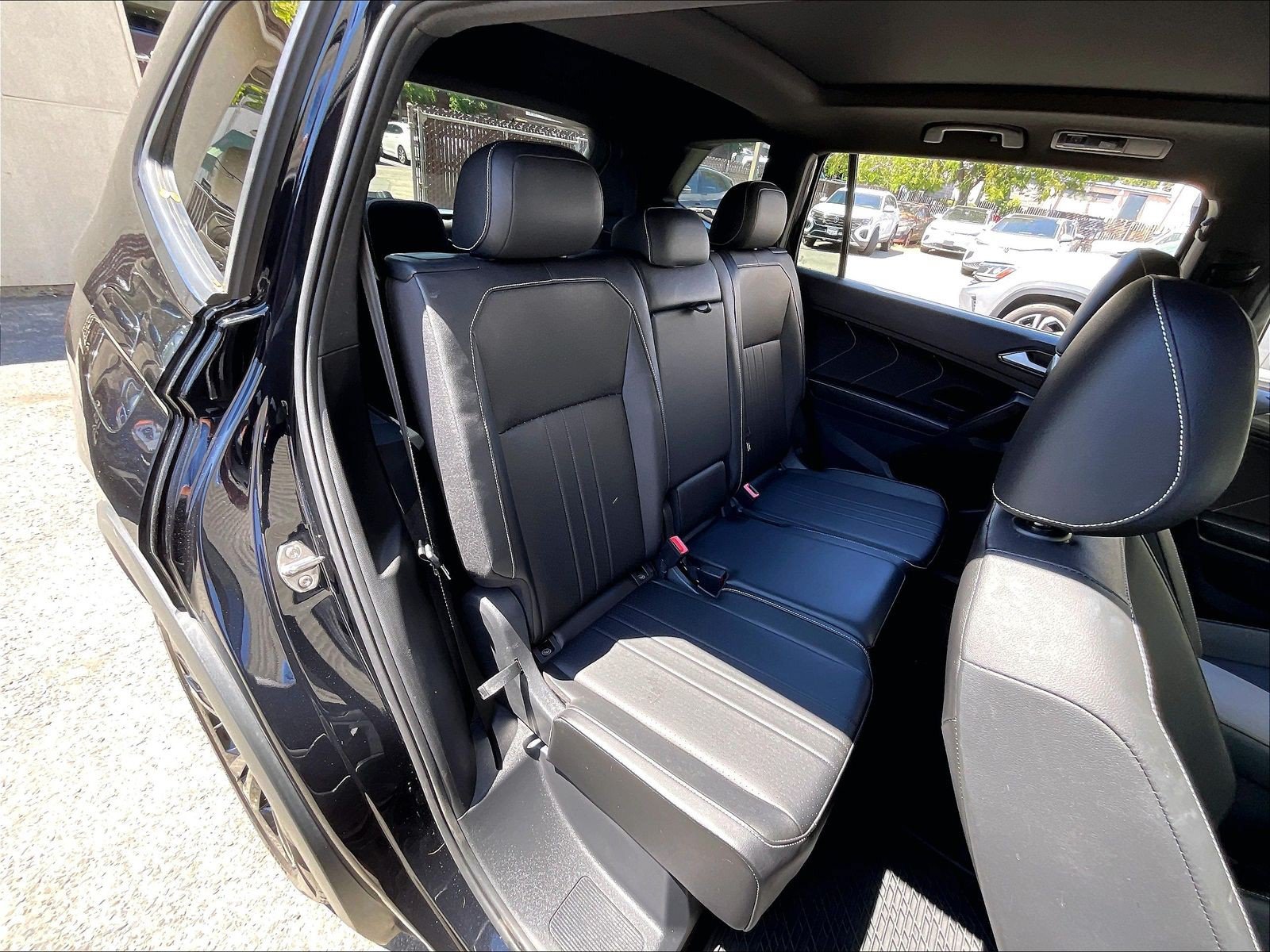 Certified 2023 Volkswagen Tiguan SE R-Line FWD image 26