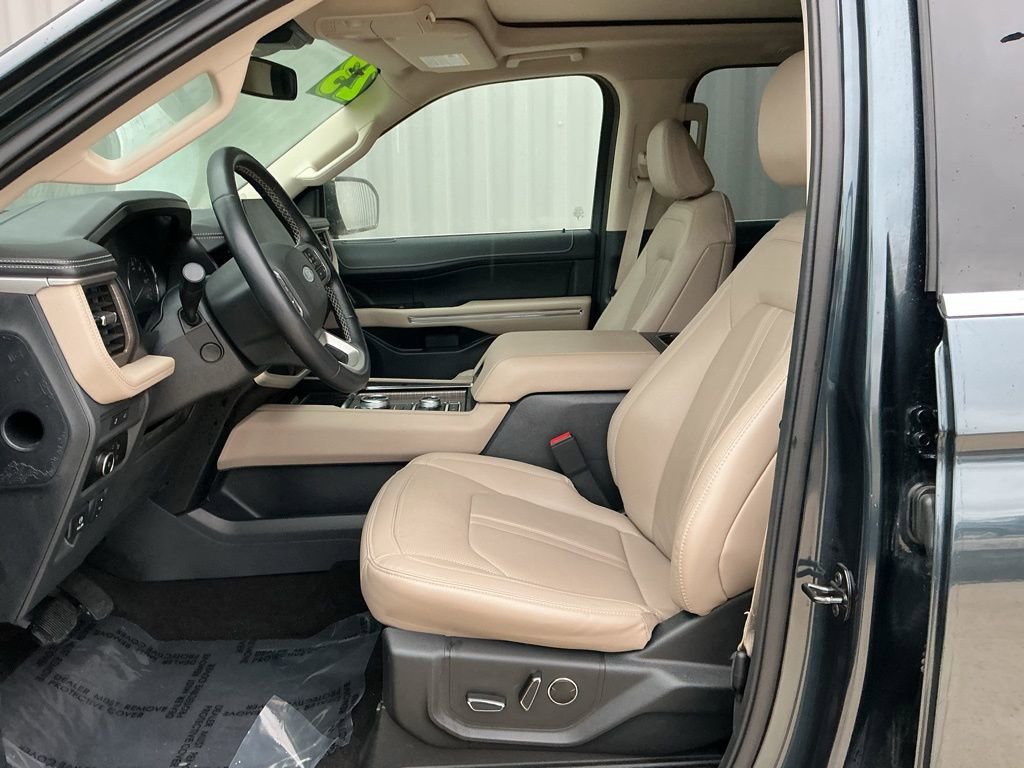 Used 2023 Ford Expedition Limited image 8