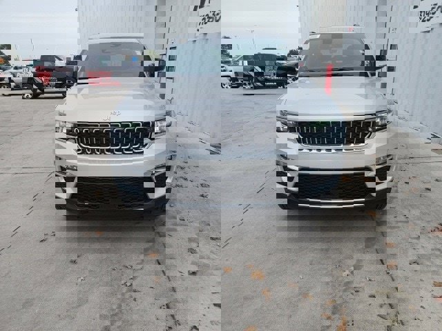 New 2025 Jeep Grand Cherokee Limited image 8