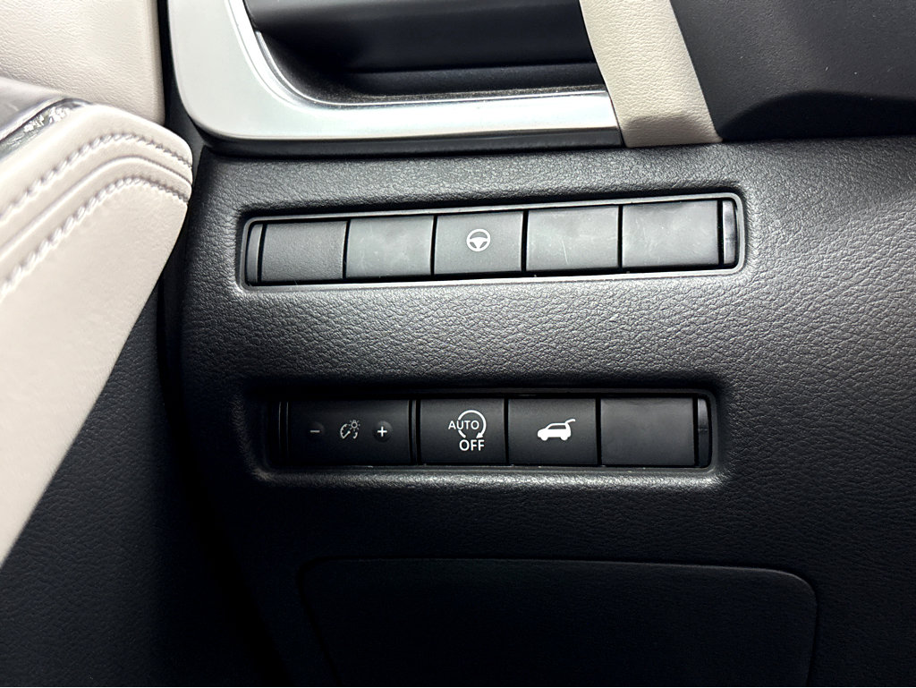 Used 2024 Nissan Rogue SV w/ SV Premium Package FWD image 15