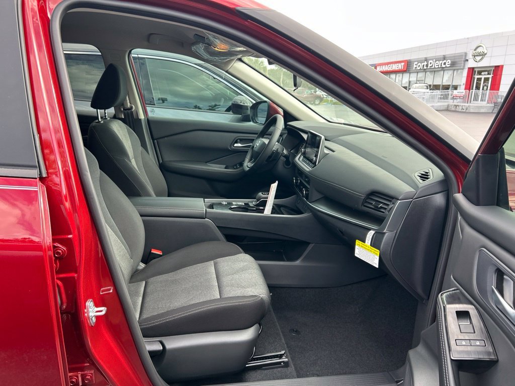 Used 2026 Nissan Rogue SV FWD image 39