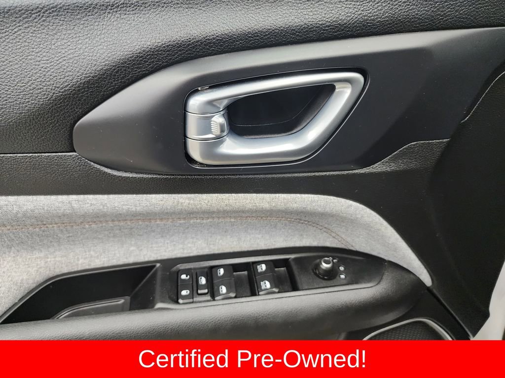 Certified 2022 Jeep Compass Latitude image 11