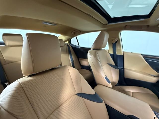 Used 2024 Lexus ES 350 w/ Premium Package image 36