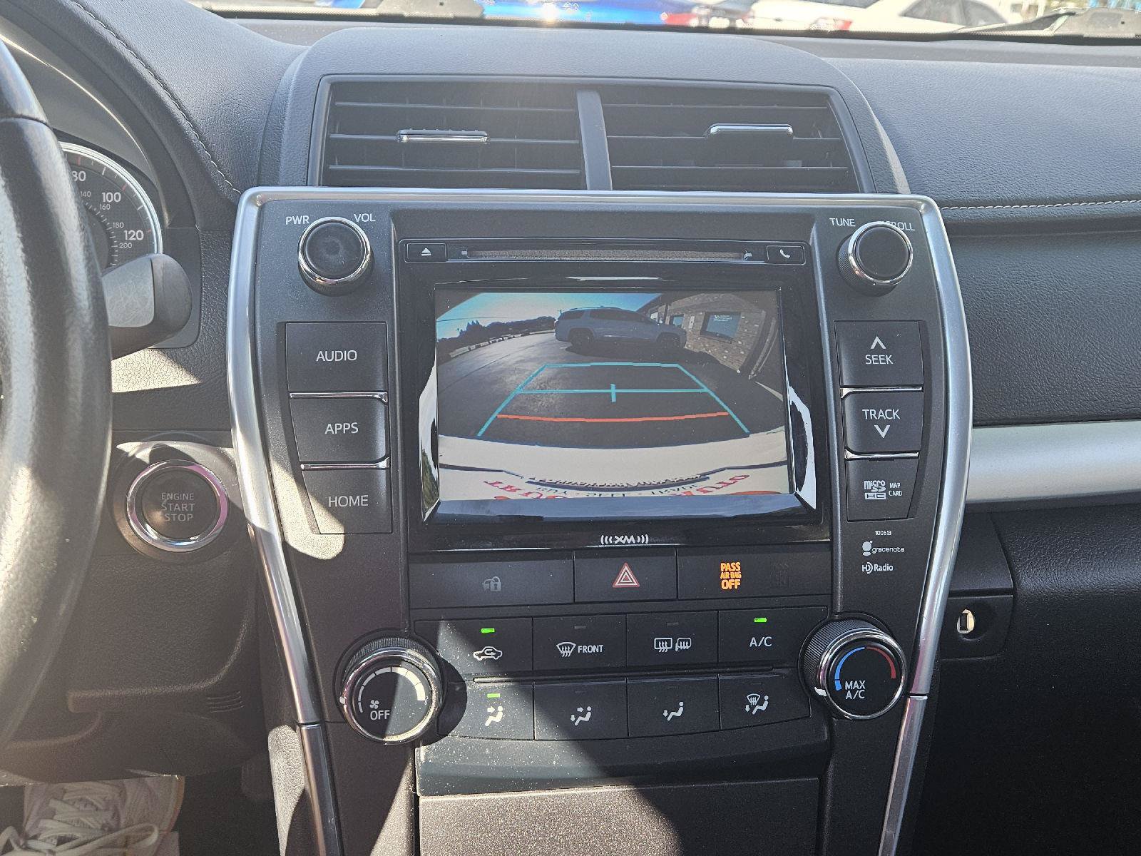Used 2016 Toyota Camry SE w/ Moonroof Package FWD image 10