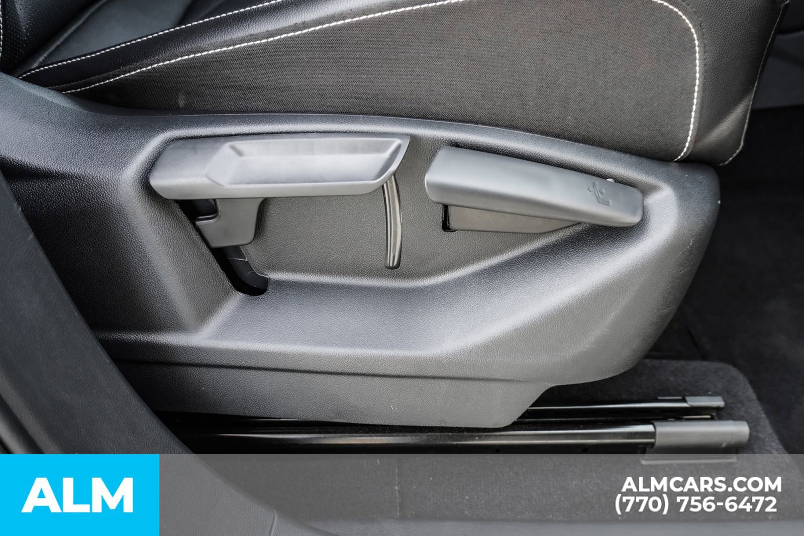 Used 2025 Volkswagen Atlas SE image 52