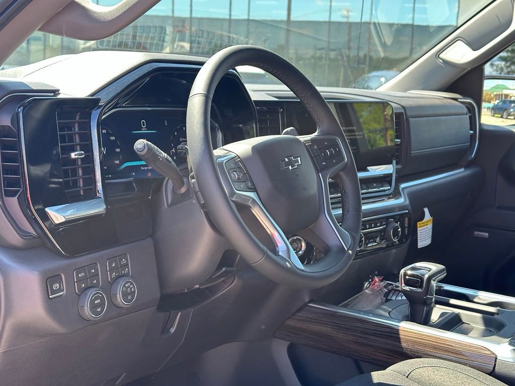 Certified 2026 Chevrolet Silverado 1500 Custom Trail Boss w/ LPO, Dark Essentials Package AWD/4WD image 8